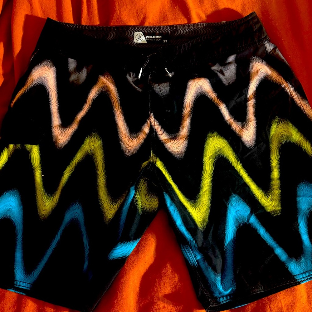 Volcom Mod Tech Zigzag Patterned Board Shorts